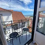Duplex Alfama, River Views & Hydromassage *