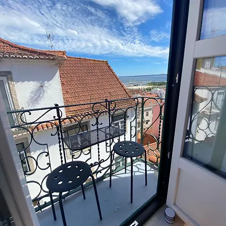 Duplex Alfama, River Views *