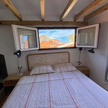 Duplex Alfama, River Views & Hydromassage Apartman